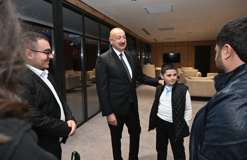Heartfelt meeting of President Ilham Aliyev and First Lady Mehriban Aliyeva with children of martyrs in Ganja (PHOTO/VIDEO)