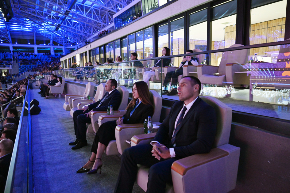 Heartfelt meeting of President Ilham Aliyev and First Lady Mehriban Aliyeva with children of martyrs in Ganja (PHOTO/VIDEO)