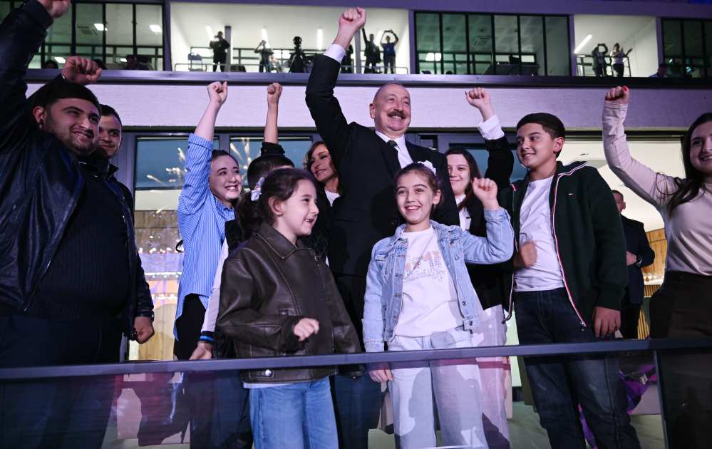 Heartfelt meeting of President Ilham Aliyev and First Lady Mehriban Aliyeva with children of martyrs in Ganja (PHOTO/VIDEO)