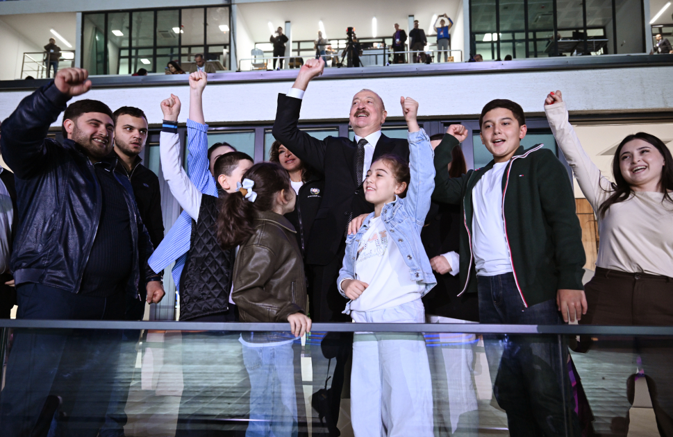 Heartfelt meeting of President Ilham Aliyev and First Lady Mehriban Aliyeva with children of martyrs in Ganja (PHOTO/VIDEO)