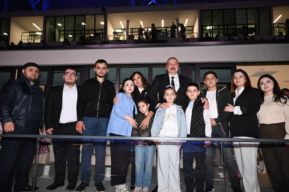 Heartfelt meeting of President Ilham Aliyev and First Lady Mehriban Aliyeva with children of martyrs in Ganja (PHOTO/VIDEO)
