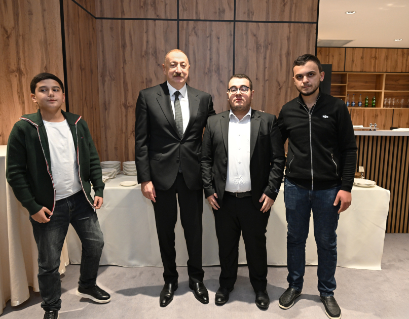 Heartfelt meeting of President Ilham Aliyev and First Lady Mehriban Aliyeva with children of martyrs in Ganja (PHOTO/VIDEO)
