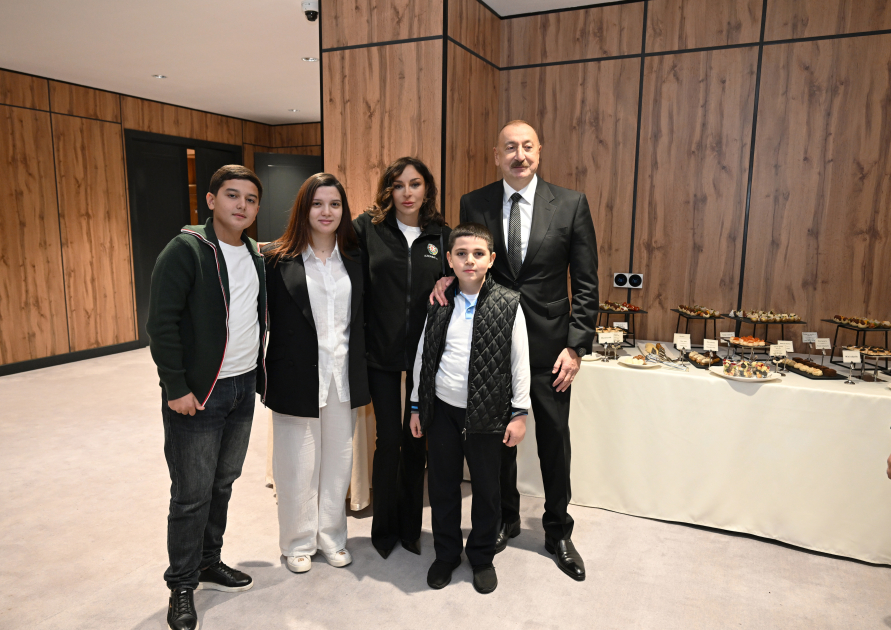 Heartfelt meeting of President Ilham Aliyev and First Lady Mehriban Aliyeva with children of martyrs in Ganja (PHOTO/VIDEO)