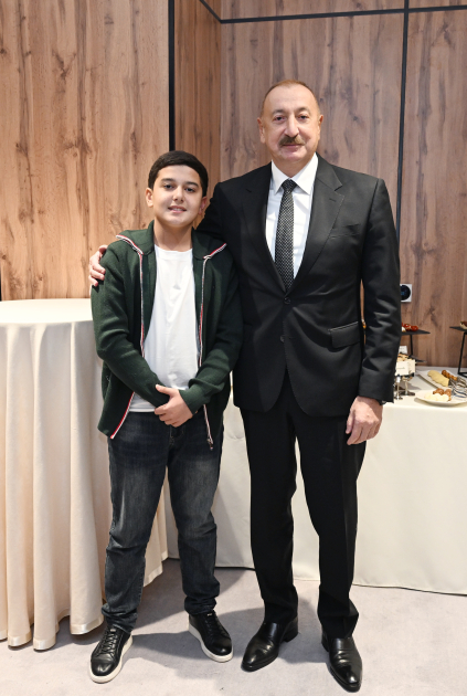 Heartfelt meeting of President Ilham Aliyev and First Lady Mehriban Aliyeva with children of martyrs in Ganja (PHOTO/VIDEO)