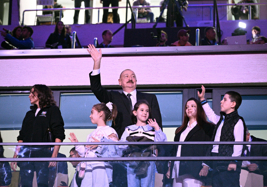 Heartfelt meeting of President Ilham Aliyev and First Lady Mehriban Aliyeva with children of martyrs in Ganja (PHOTO/VIDEO)