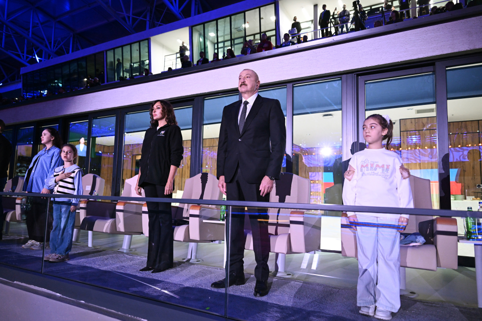 Heartfelt meeting of President Ilham Aliyev and First Lady Mehriban Aliyeva with children of martyrs in Ganja (PHOTO/VIDEO)