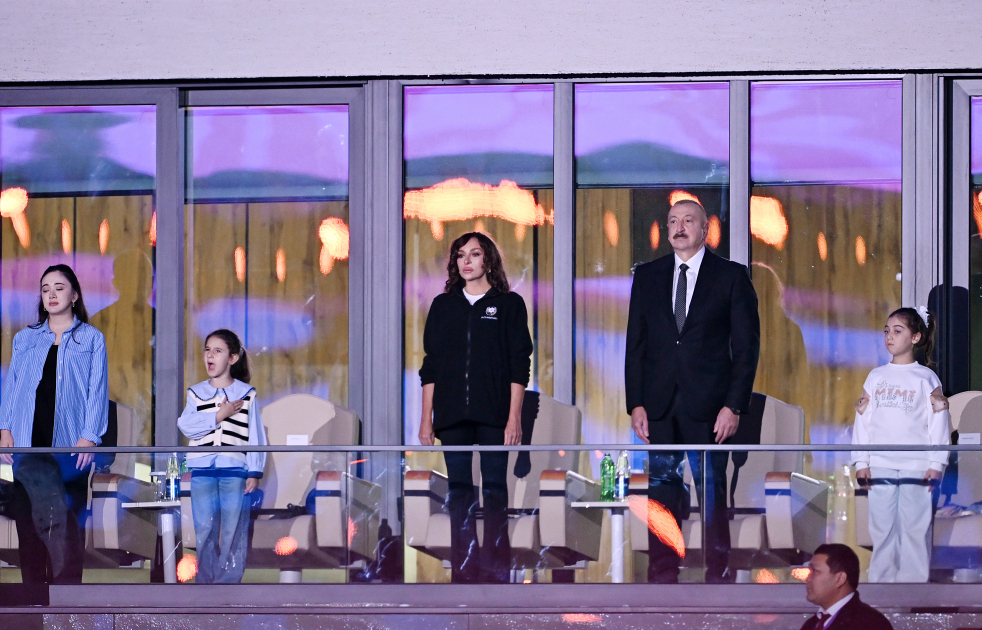 Heartfelt meeting of President Ilham Aliyev and First Lady Mehriban Aliyeva with children of martyrs in Ganja (PHOTO/VIDEO)