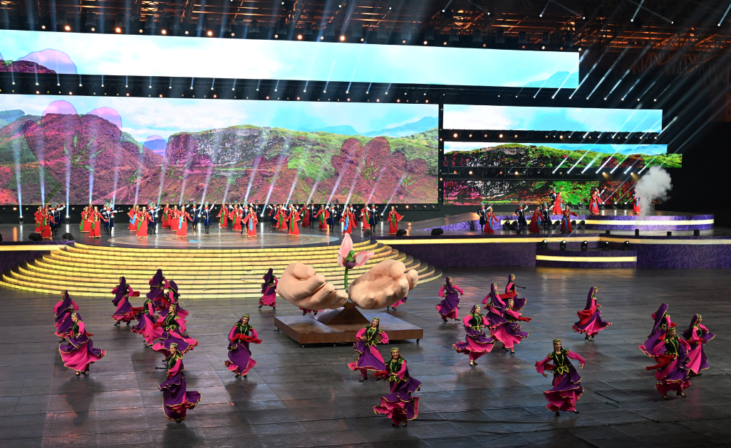 President Ilham Aliyev, First Lady Mehriban Aliyeva watch 3rd CIS Games in Ganja (PHOTO)