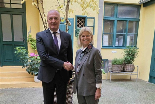 Bosnia, Austria agree on expanding military training programs (PHOTO)