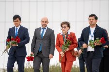 Uzbek delegation visits Victory Monument in Azerbaijan's Baku (PHOTO)