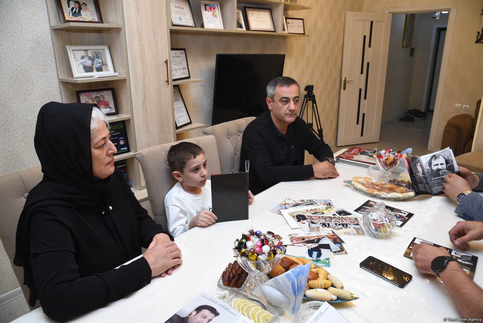 Baku Network think tank's heads visit martyr journalist Siraj Abishov's family (PHOTO/VIDEO)