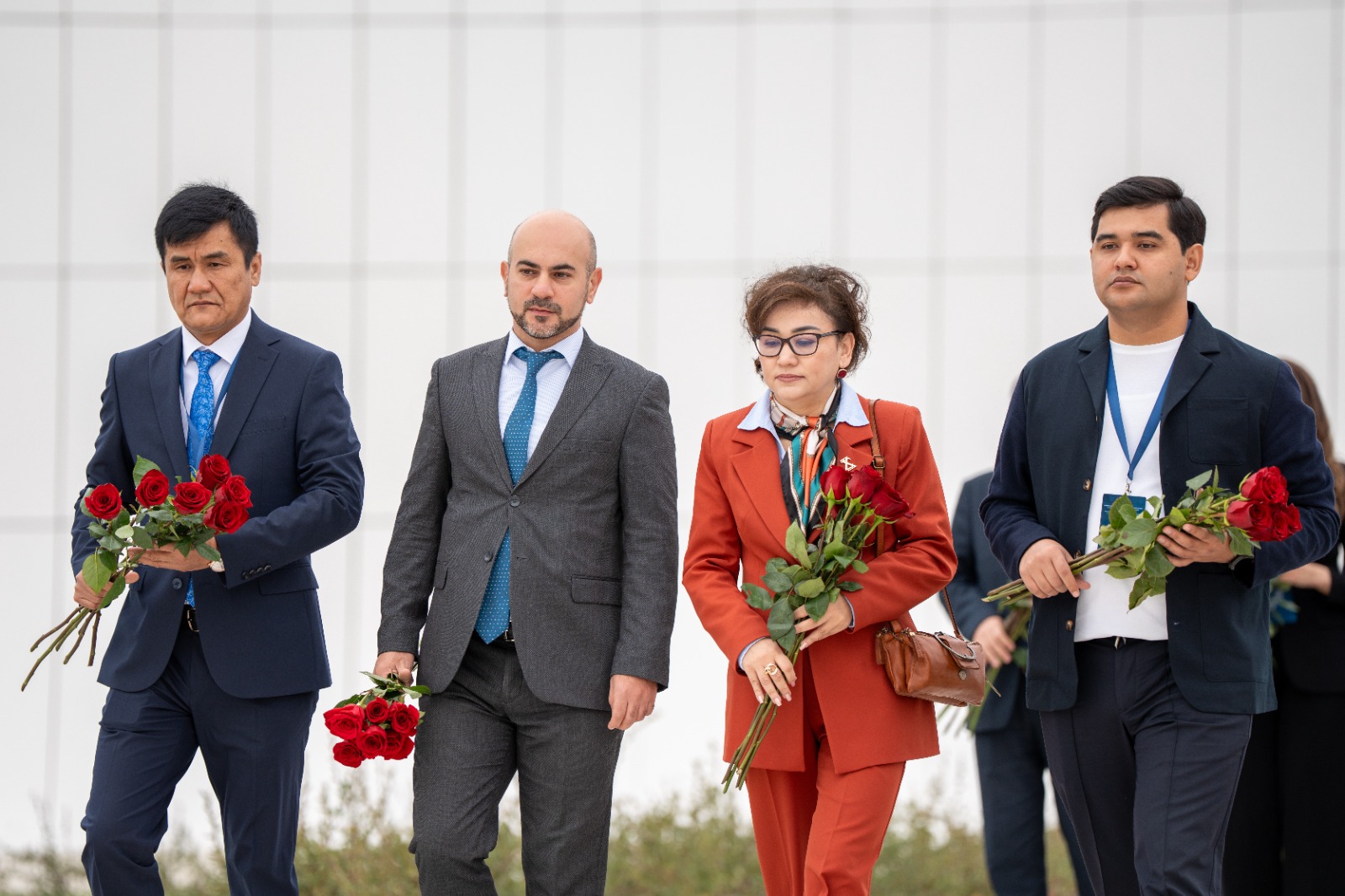 Uzbek delegation visits Victory Monument in Azerbaijan's Baku (PHOTO)