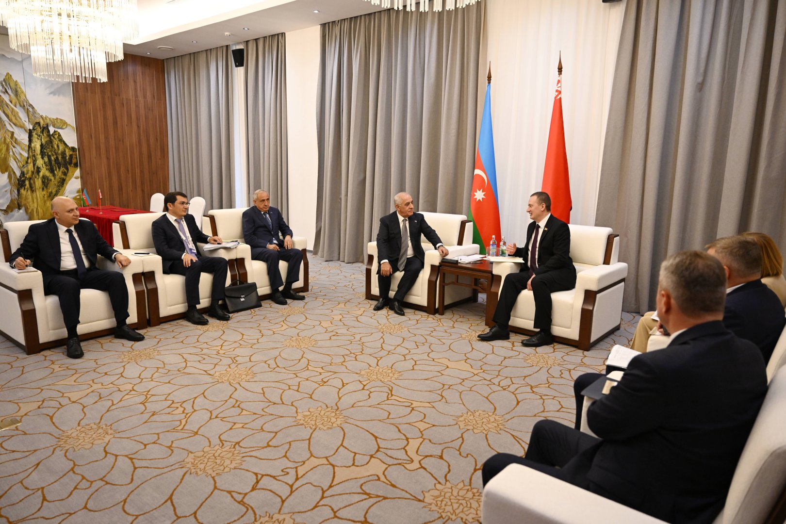 Azerbaijani and Belarusian prime ministers hold talks in Minsk (PHOTO)