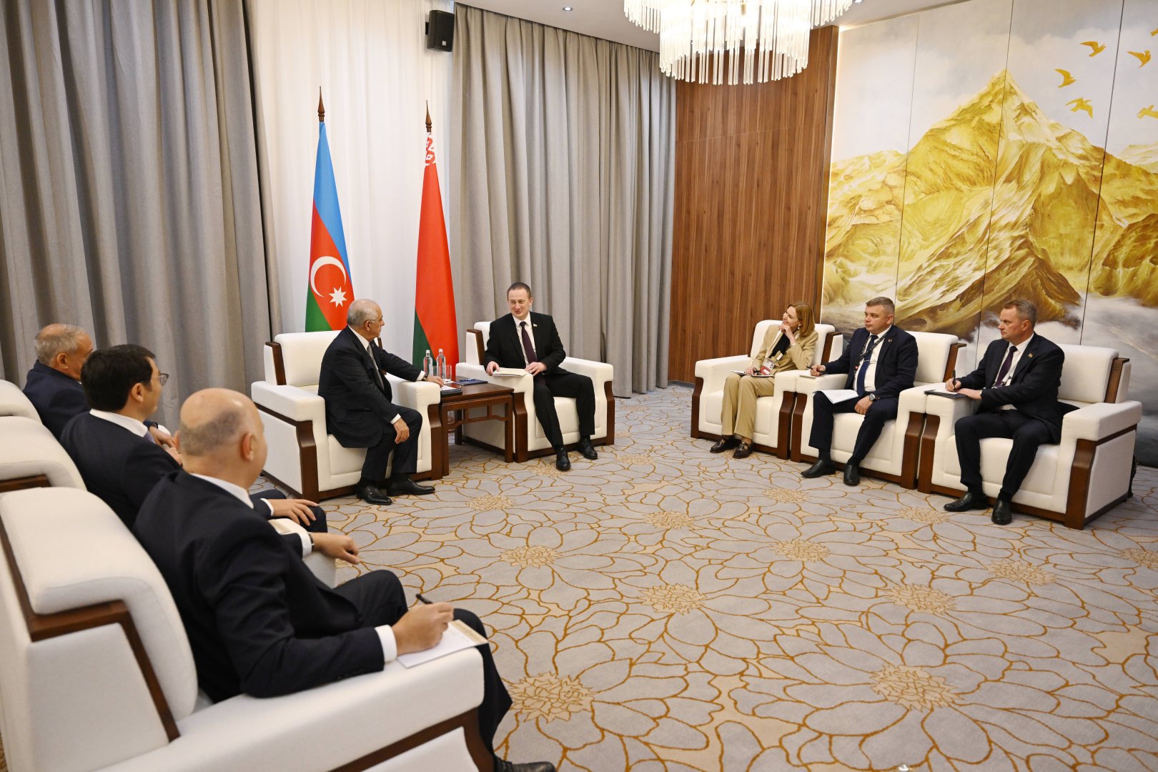 Azerbaijani and Belarusian prime ministers hold talks in Minsk (PHOTO)