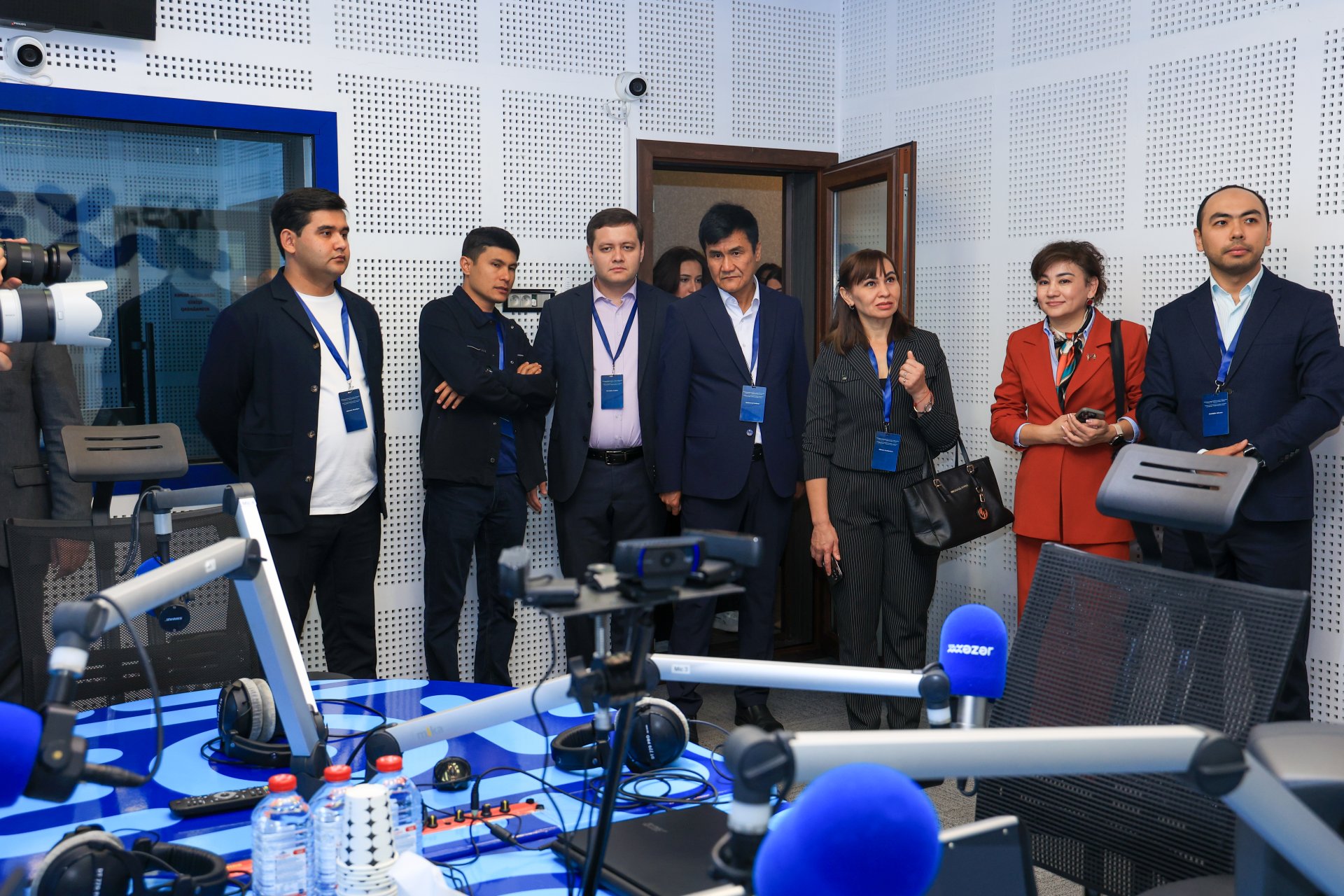 Uzbek delegation visits Xezer Media Center (PHOTO)