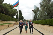 Polish MPs visit tomb of National Leader Heydar Aliyev and Alley of Martyrs (PHOTO)