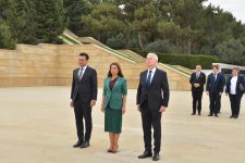 Polish MPs visit tomb of National Leader Heydar Aliyev and Alley of Martyrs (PHOTO)