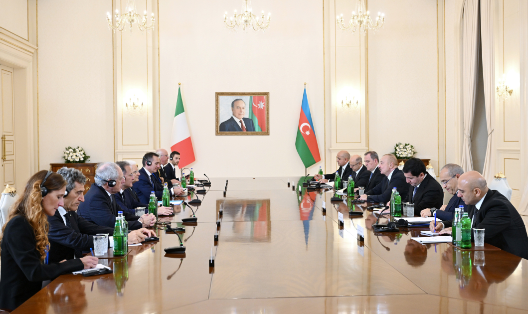 President Ilham Aliyev, President Sergio Mattarella hold expanded meeting (PHOTO)