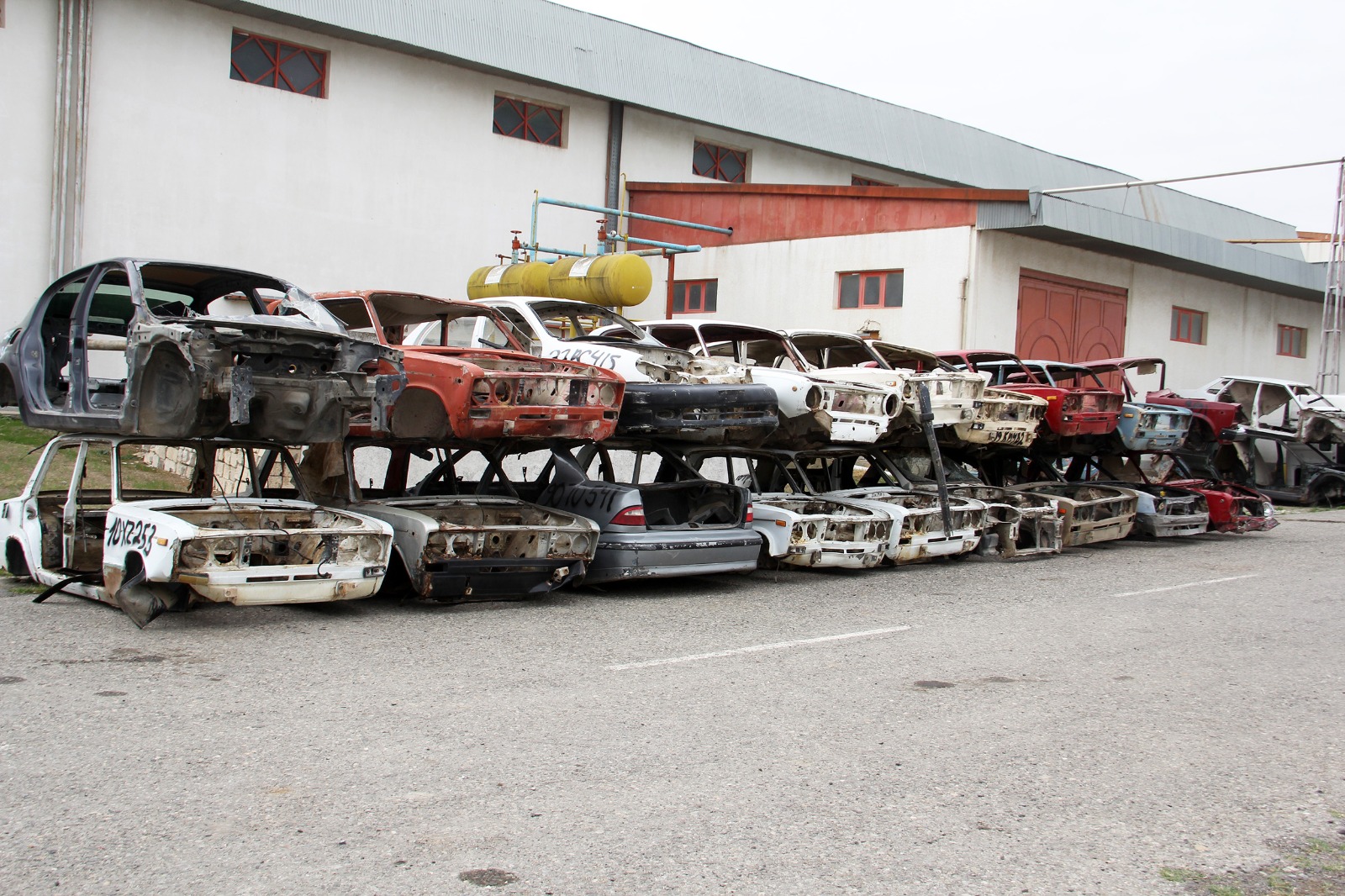 Azerbaijan throws light on steady gains in car recycling initiative (PHOTO)