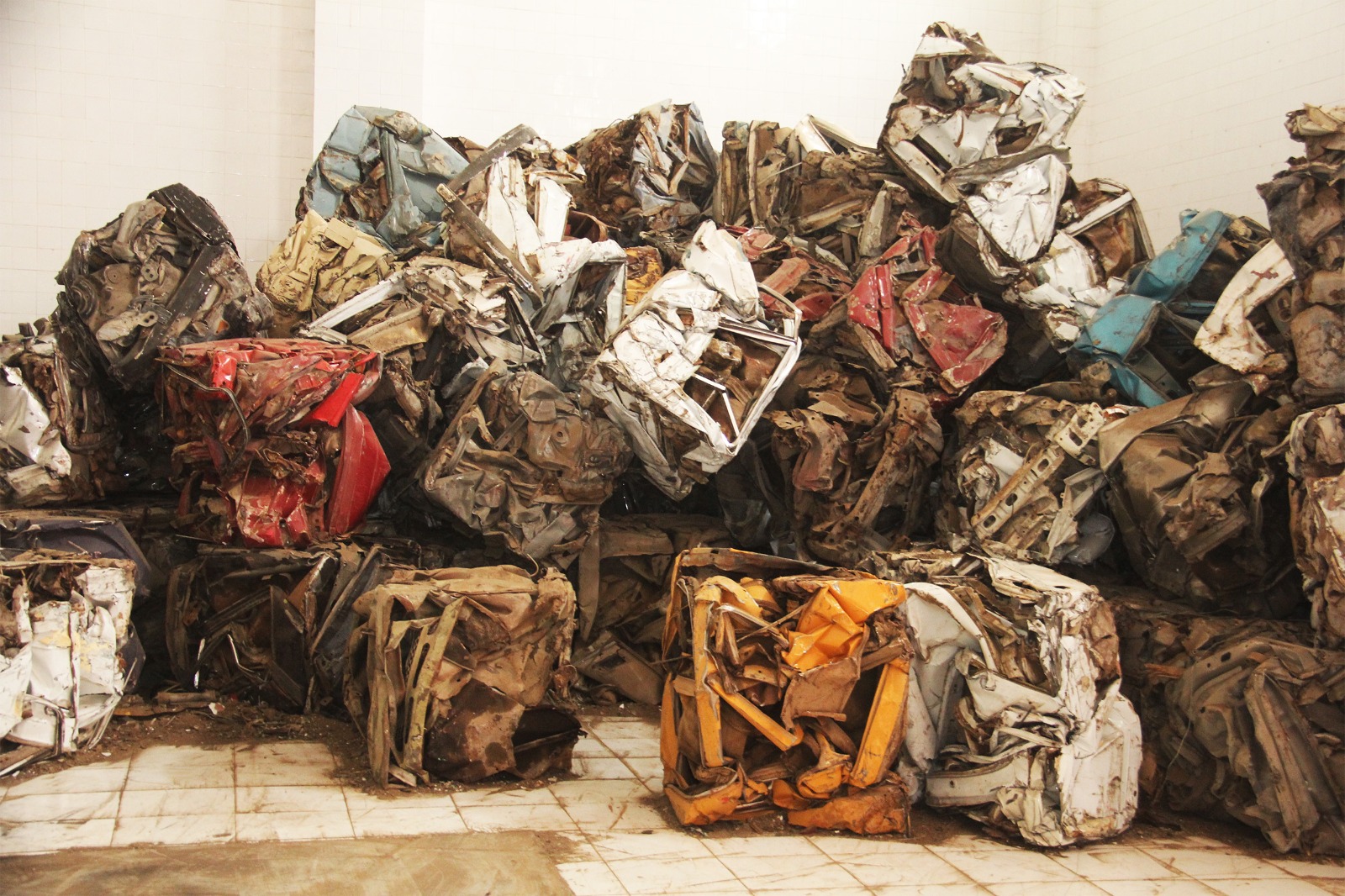 Azerbaijan throws light on steady gains in car recycling initiative (PHOTO)