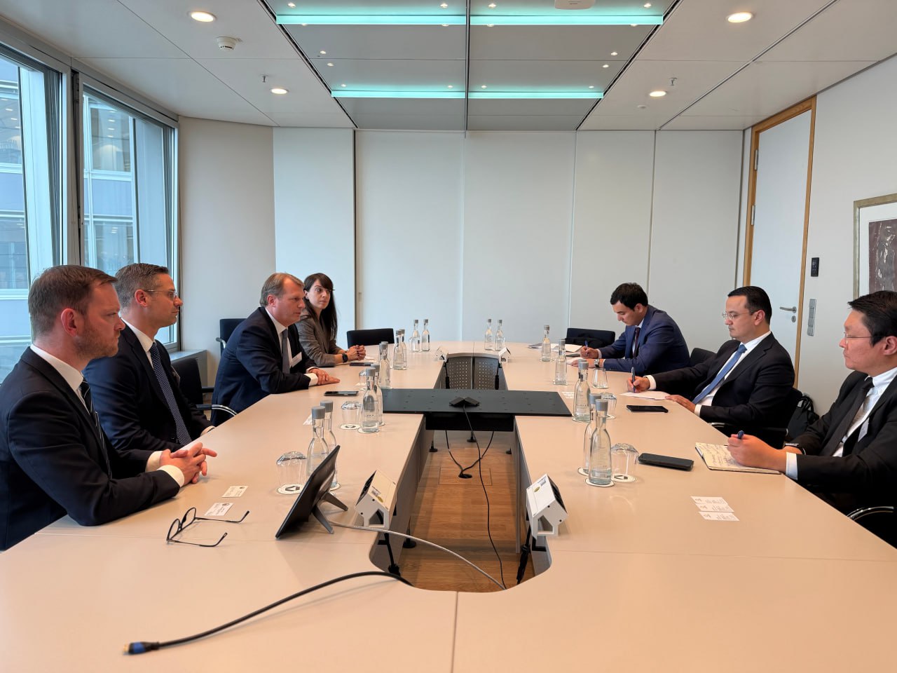 Uzbekistan signs key co-op agreements during business meetings in Berlin