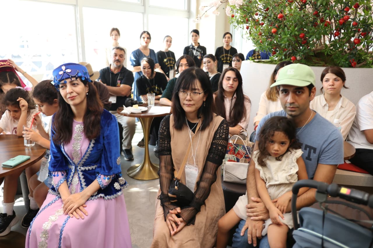 Azerbaijani diaspora committee's chief meets with compatriots in Japan (PHOTO)