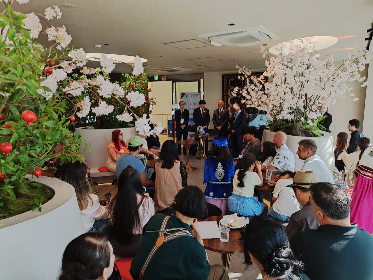 Azerbaijani diaspora committee's chief meets with compatriots in Japan (PHOTO)