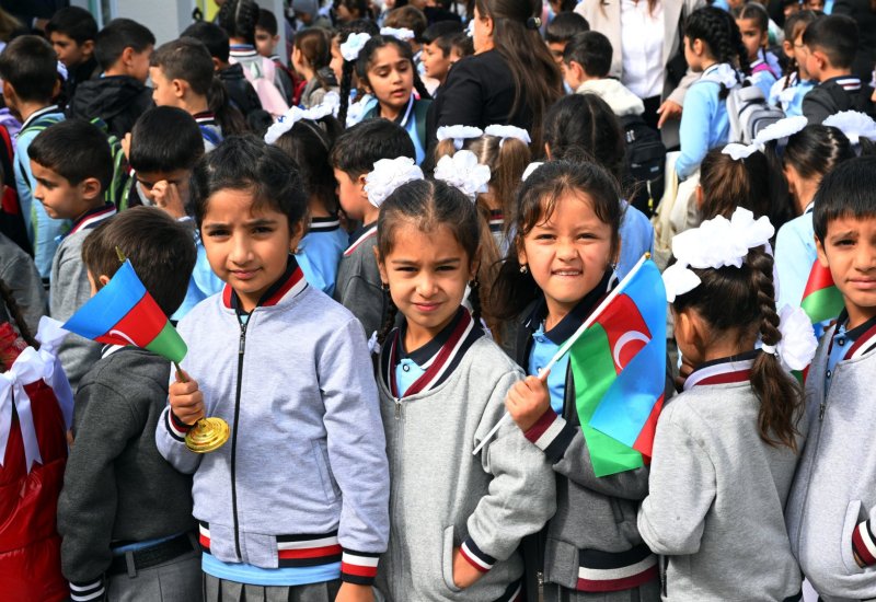 Azerbaijan commissions new school building in Baku's Khazar district (PHOTO)