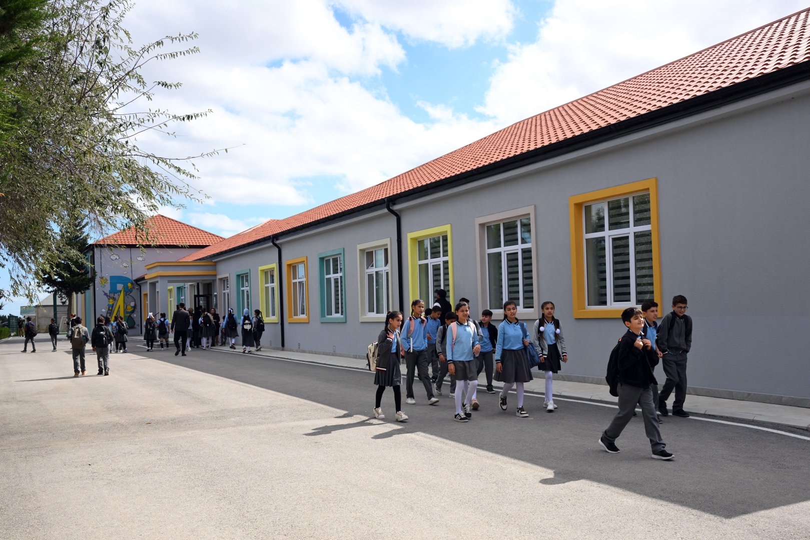 Azerbaijan commissions new school building in Baku's Khazar district (PHOTO)