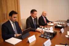 Azerbaijani Finance Ministry, UK delegation hold meeting