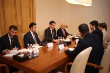 Azerbaijani Finance Ministry, UK delegation hold meeting