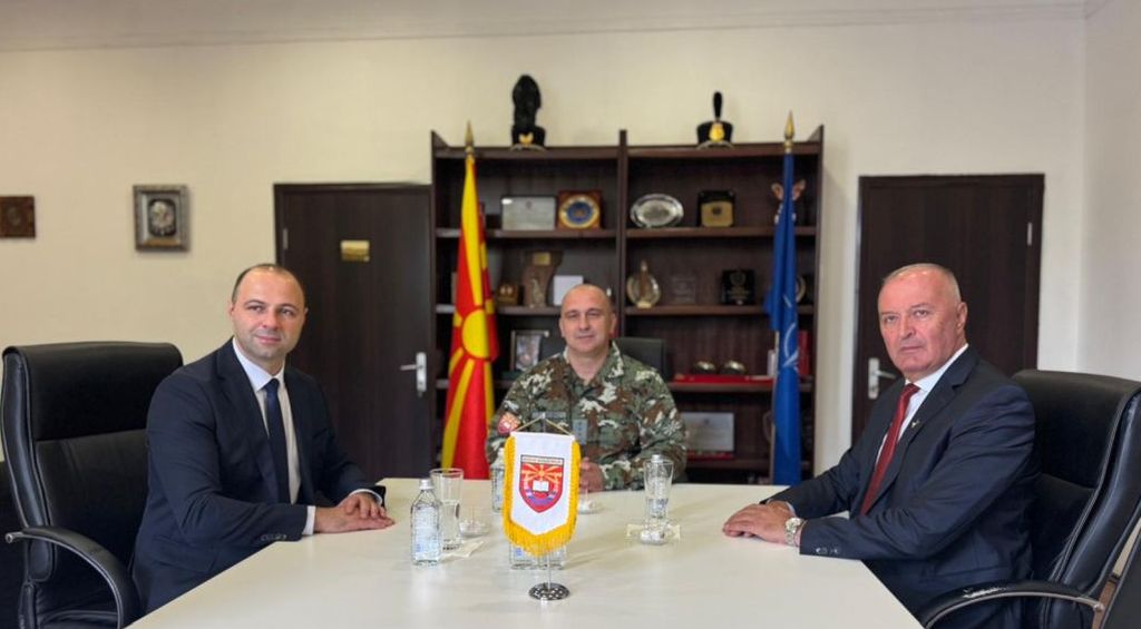 Bosnian defense minister reviews cadet education in North Macedonia (PHOTO)