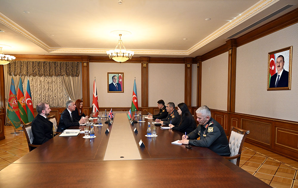 Azerbaijani Defense Minister meets with British Ambassador (PHOTO)