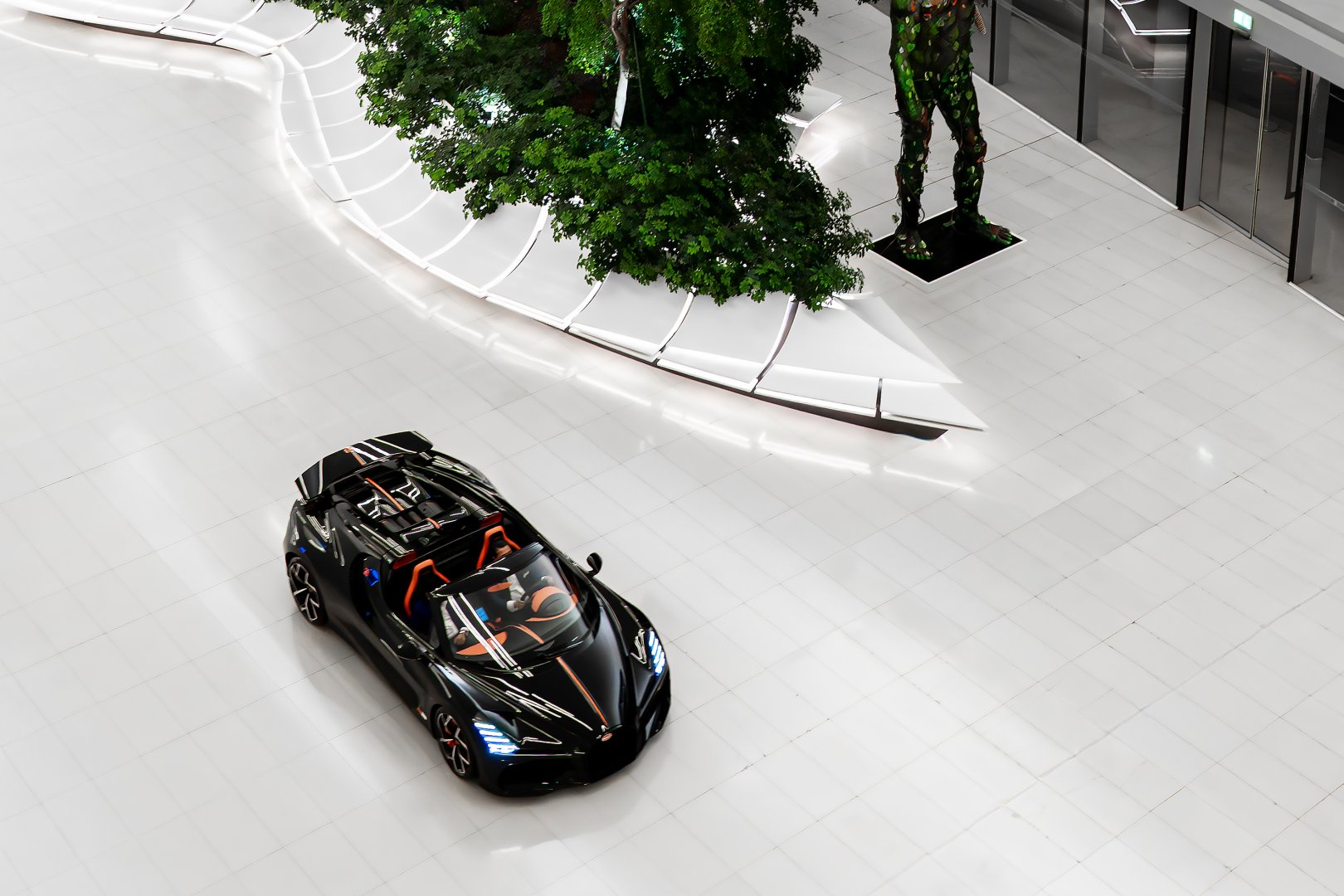 BUGATTI MISTRAL - the world's fastest roadster arrives in Azerbaijan (PHOTO)