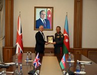 Azerbaijani Defense Minister meets with British Ambassador (PHOTO)