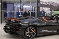 BUGATTI MISTRAL - the world's fastest roadster arrives in Azerbaijan (PHOTO)