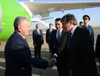 President of Uzbekistan arrives in Azerbaijan (PHOTO)