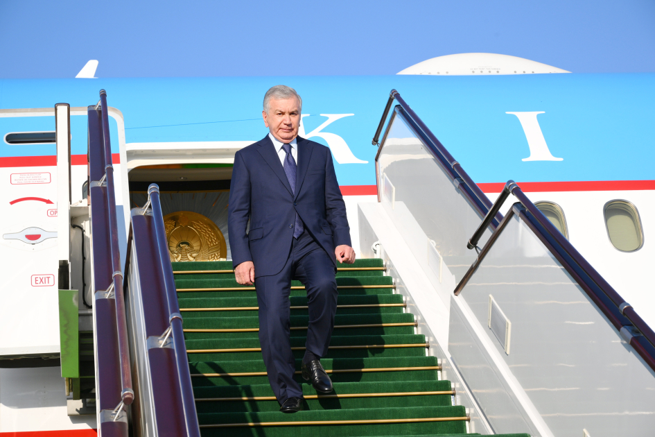 President of Uzbekistan arrives in Azerbaijan (PHOTO)