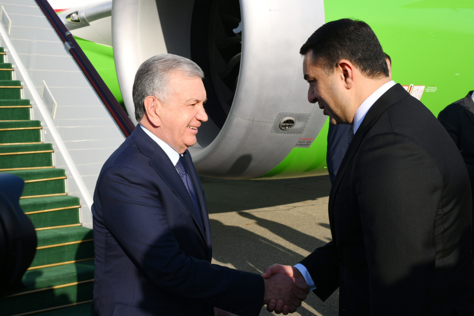 President of Uzbekistan arrives in Azerbaijan (PHOTO)