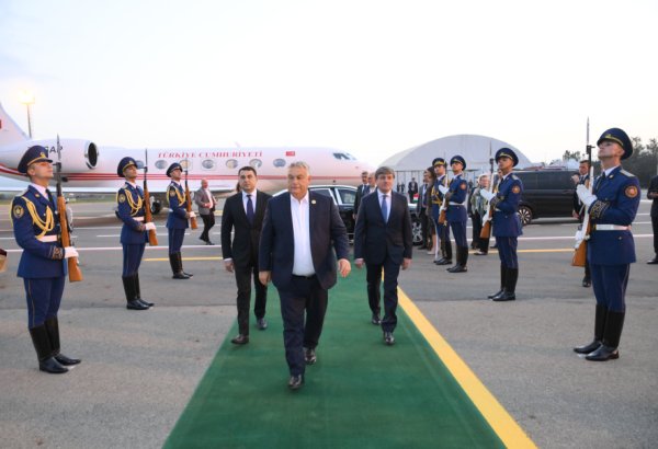 Hungarian PM concludes his visit to Azerbaijan (PHOTO)