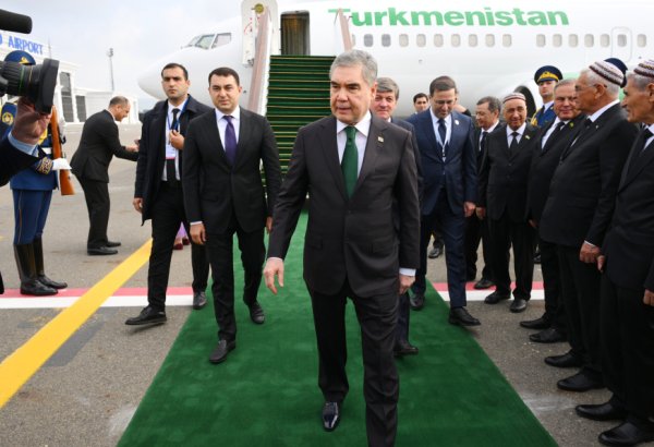 Chairman of Turkmenistan’s Halk Maslahaty visits Azerbaijan (PHOTO)