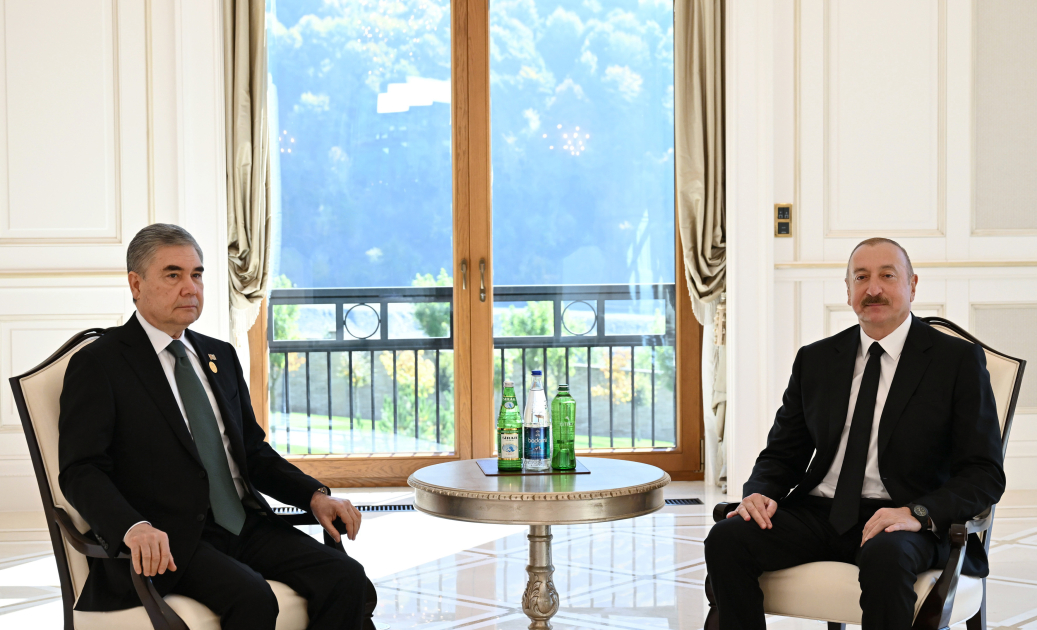 President Ilham Aliyev meets with Chairman of Turkmenistan’s Halk Maslahaty in Gabala (PHOTO)