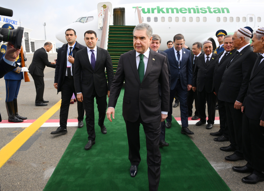Chairman of Turkmenistan’s Halk Maslahaty visits Azerbaijan (PHOTO)