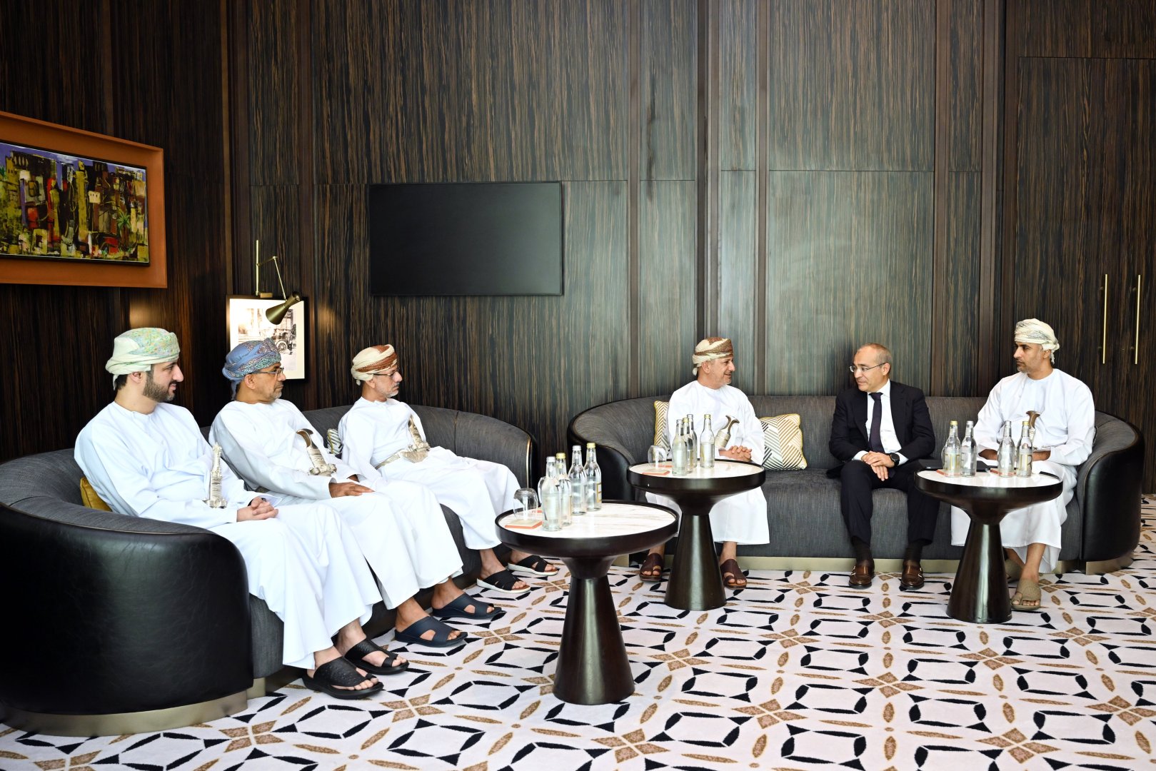 Azerbaijan explores fresh frontiers for expanding investments with Oman