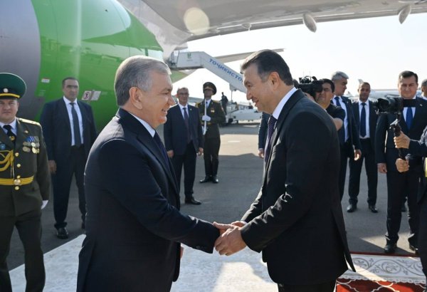 President Mirziyoyev arrives in Dushanbe for high-level summits