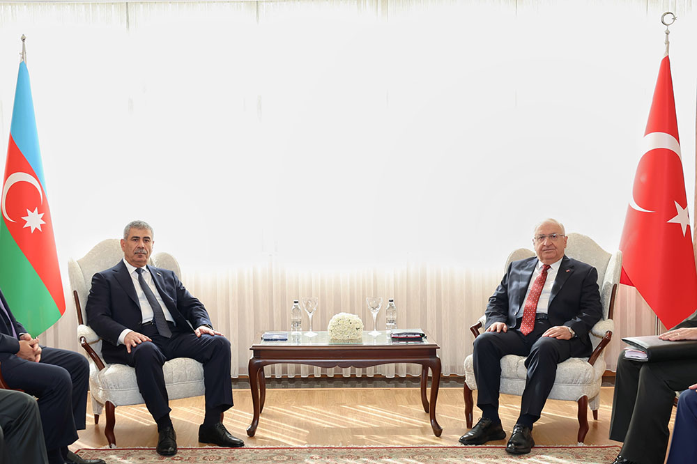 Turkish, Azerbaijani defense ministers meet in Ankara to forge long‑term peace (PHOTO)