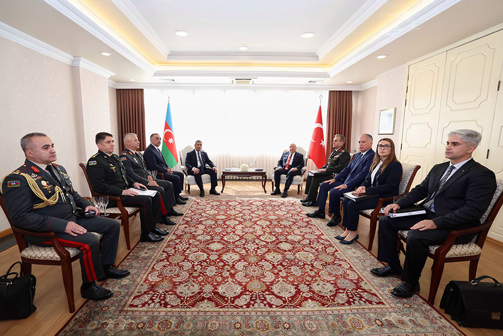 Turkish, Azerbaijani defense ministers meet in Ankara to forge long‑term peace (PHOTO)