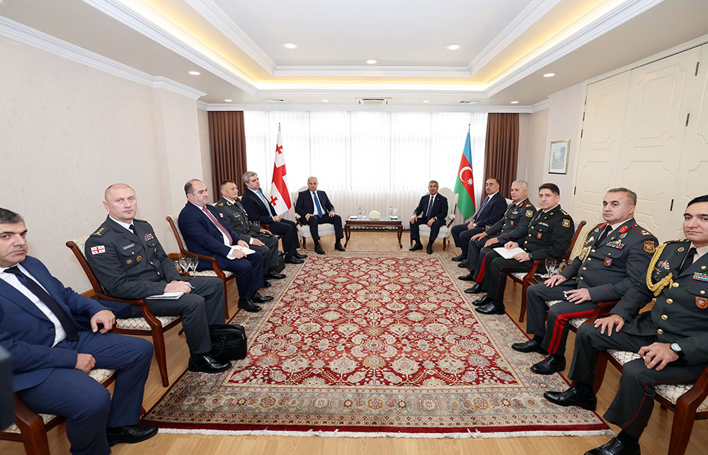 Azerbaijan’s Defense Minister engages in talks with Georgian counterpart (PHOTO)