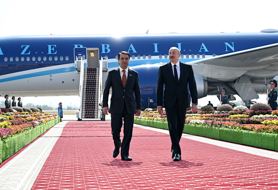 President Ilham Aliyev arrives in Tajikistan (PHOTO)