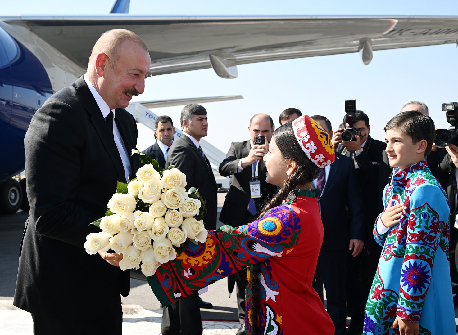 President Ilham Aliyev arrives in Tajikistan (PHOTO)